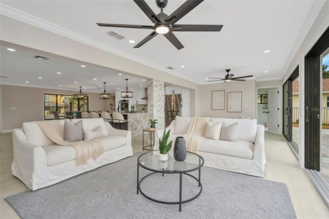 House in Treasure Island, Florida 3 bedrooms, 196.77 sq.m. № 2093257 - photo 21