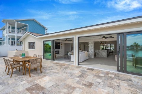 House in Treasure Island, Florida 3 bedrooms, 196.77 sq.m. № 2093257 - photo 5