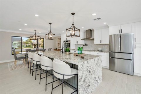 House in Treasure Island, Florida 3 bedrooms, 196.77 sq.m. № 2093257 - photo 10