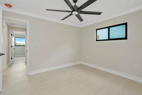 House in Treasure Island, Florida 3 bedrooms, 196.77 sq.m. № 2093257 - photo 28