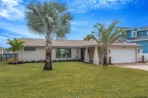 House in Treasure Island, Florida 3 bedrooms, 196.77 sq.m. № 2093257 - photo 24