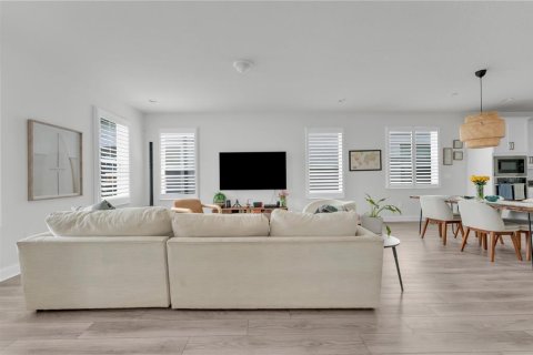 House in Winter Garden, Florida 3 bedrooms, 215.72 sq.m. № 2166066 - photo 7
