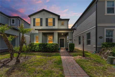 House in Winter Garden, Florida 3 bedrooms, 215.72 sq.m. № 2166066 - photo 1