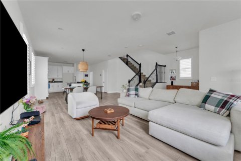 House in Winter Garden, Florida 3 bedrooms, 215.72 sq.m. № 2166066 - photo 8