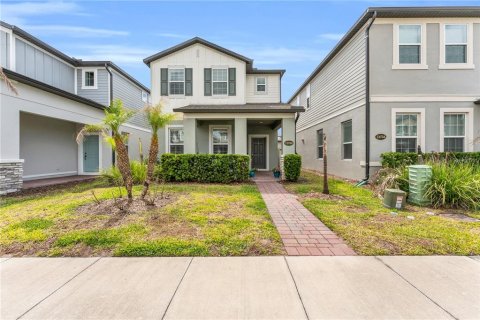 House in Winter Garden, Florida 3 bedrooms, 215.72 sq.m. № 2166066 - photo 2