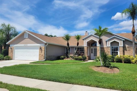 Casa en alquiler en Orlando, Florida, 4 dormitorios, 180.04 m2 № 1917414 - foto 1