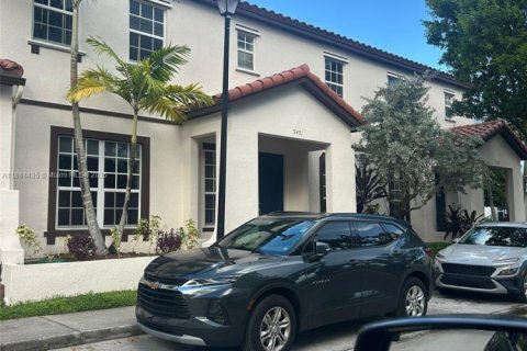 Adosado en venta en Miami, Florida, 5 dormitorios, 214.79 m2 № 1892246 - foto 1