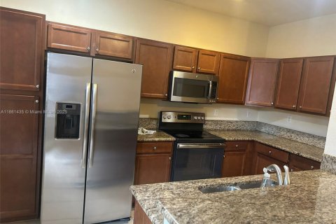 Adosado en venta en Miami, Florida, 5 dormitorios, 214.79 m2 № 1892246 - foto 4