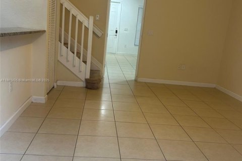 Adosado en venta en Miami, Florida, 5 dormitorios, 214.79 m2 № 1892246 - foto 2