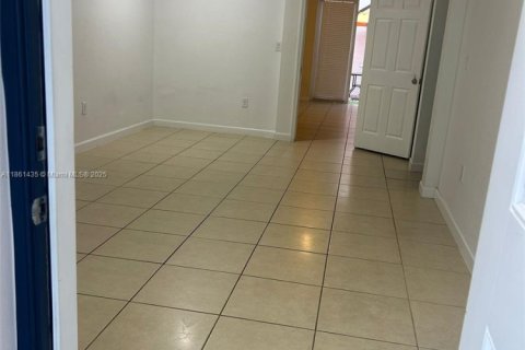 Adosado en venta en Miami, Florida, 5 dormitorios, 214.79 m2 № 1892246 - foto 5