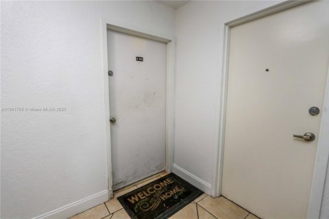 Copropriété à vendre à Miami, Floride: 3 chambres, 111.95 m2 № 1897348 - photo 1