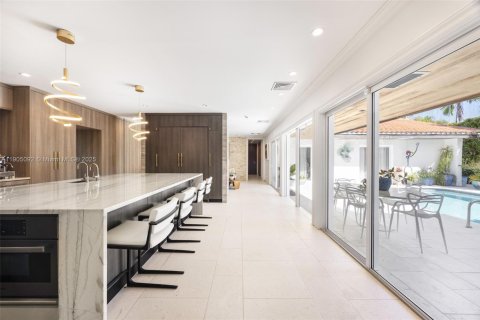Casa en venta en Bay Harbor Islands, Florida, 5 dormitorios, 383.31 m2 № 1964099 - foto 4