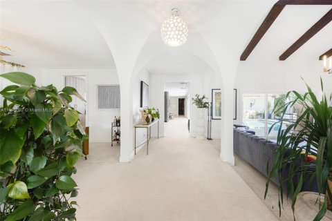 Casa en venta en Bay Harbor Islands, Florida, 5 dormitorios, 383.31 m2 № 1964099 - foto 9