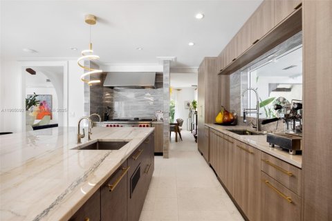 Casa en venta en Bay Harbor Islands, Florida, 5 dormitorios, 383.31 m2 № 1964099 - foto 3