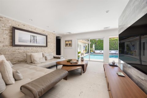 Casa en venta en Bay Harbor Islands, Florida, 5 dormitorios, 383.31 m2 № 1964099 - foto 22