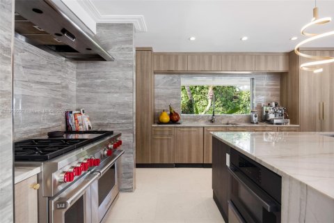 Casa en venta en Bay Harbor Islands, Florida, 5 dormitorios, 383.31 m2 № 1964099 - foto 16