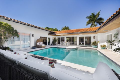 Casa en venta en Bay Harbor Islands, Florida, 5 dormitorios, 383.31 m2 № 1964099 - foto 6