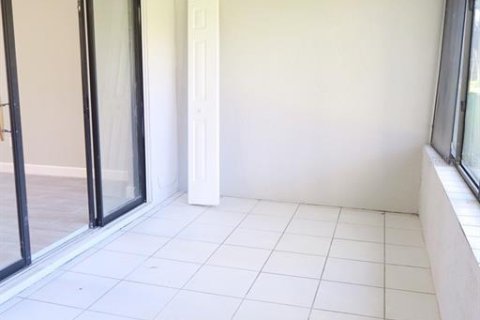 Touwnhouse à louer à Orlando, Floride: 3 chambres, 171.87 m2 № 1858046 - photo 14