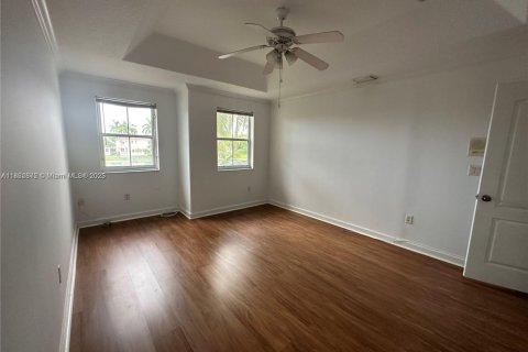 House in Miramar, Florida 4 bedrooms, 173.63 sq.m. № 1961424 - photo 14