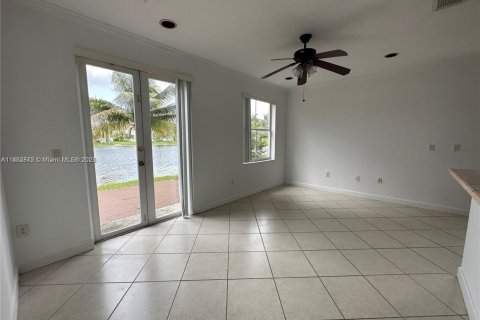 House in Miramar, Florida 4 bedrooms, 173.63 sq.m. № 1961424 - photo 4