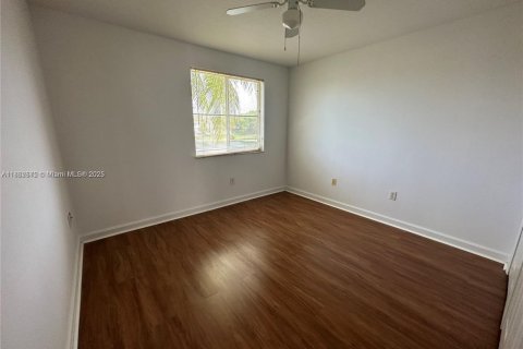 House in Miramar, Florida 4 bedrooms, 173.63 sq.m. № 1961424 - photo 18