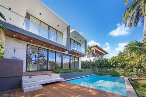 House in Miami Beach, Florida 6 bedrooms, 330.64 sq.m. № 1612019 - photo 26