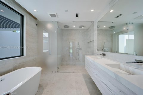 Casa en venta en Miami Beach, Florida, 6 dormitorios, 330.64 m2 № 1612019 - foto 12