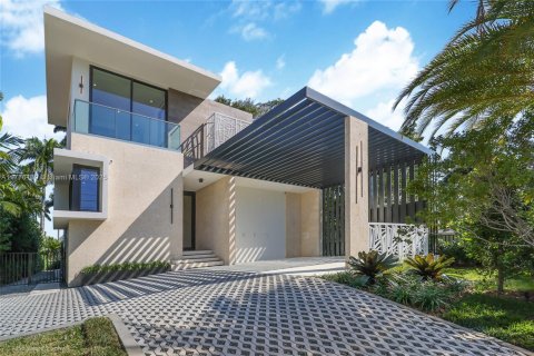 Casa en venta en Miami Beach, Florida, 6 dormitorios, 330.64 m2 № 1612019 - foto 1