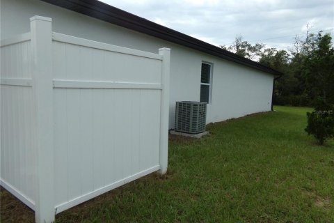 Apartment in Deltona, Florida 4 bedrooms, 139.35 sq.m. № 2277424 - photo 3