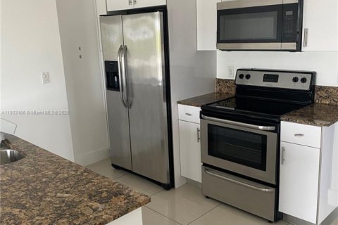 Apartment in Miami, Florida 2 bedrooms, 74.51 sq.m. № 1955942 - photo 3