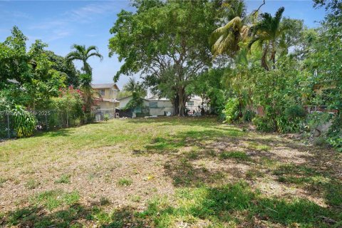 Commercial property in Miami, Florida № 2018548 - photo 9