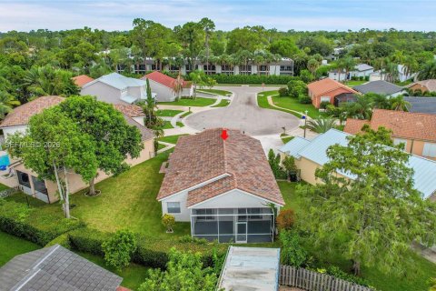 House in Wellington, Florida 3 bedrooms, 141.95 sq.m. № 2008120 - photo 27