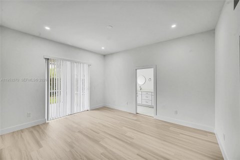 House in Wellington, Florida 3 bedrooms, 141.95 sq.m. № 2008120 - photo 10