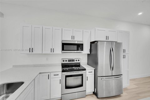 House in Wellington, Florida 3 bedrooms, 141.95 sq.m. № 2008120 - photo 9