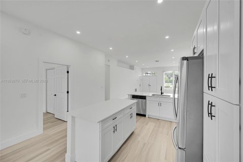 House in Wellington, Florida 3 bedrooms, 141.95 sq.m. № 2008120 - photo 7