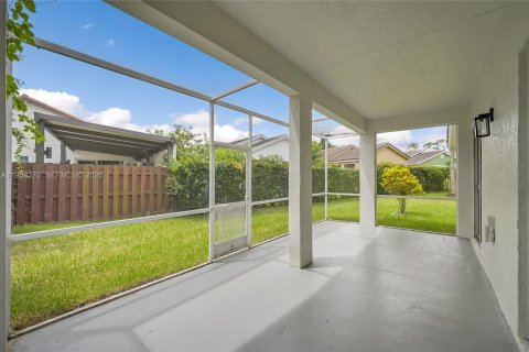 House in Wellington, Florida 3 bedrooms, 141.95 sq.m. № 2008120 - photo 24