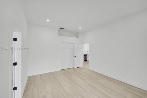 House in Wellington, Florida 3 bedrooms, 141.95 sq.m. № 2008120 - photo 12