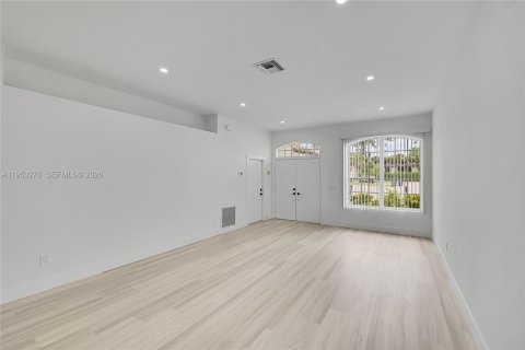 House in Wellington, Florida 3 bedrooms, 141.95 sq.m. № 2008120 - photo 3