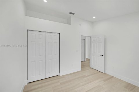 House in Wellington, Florida 3 bedrooms, 141.95 sq.m. № 2008120 - photo 19