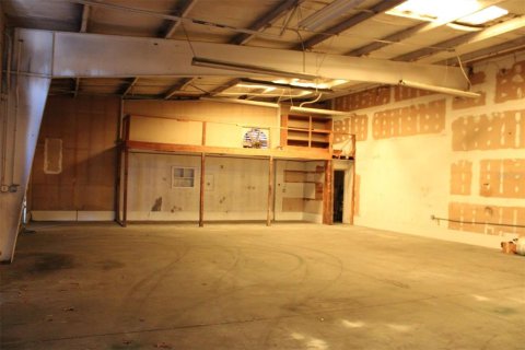 Propiedad comercial en alquiler en Tarpon Springs, Florida, 1114.83 m2 № 1908884 - foto 10