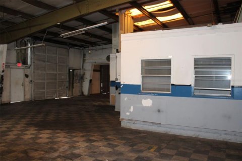 Propiedad comercial en alquiler en Tarpon Springs, Florida, 1114.83 m2 № 1908884 - foto 6