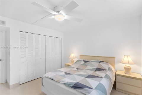 Copropriété à vendre à Hallandale Beach, Floride: 2 chambres, 111.48 m2 № 2252951 - photo 7