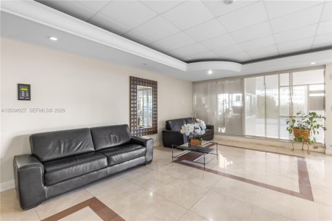 Copropriété à vendre à Hallandale Beach, Floride: 2 chambres, 111.48 m2 № 2252951 - photo 29