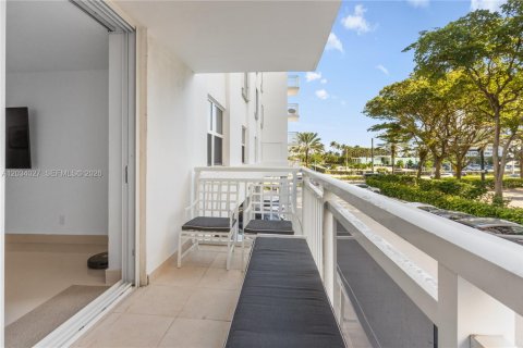 Copropriété à vendre à Hallandale Beach, Floride: 2 chambres, 111.48 m2 № 2252951 - photo 22