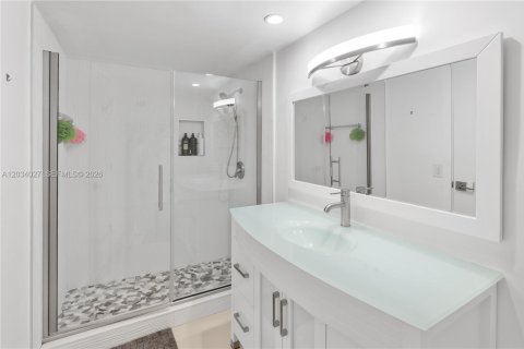 Copropriété à vendre à Hallandale Beach, Floride: 2 chambres, 111.48 m2 № 2252951 - photo 9