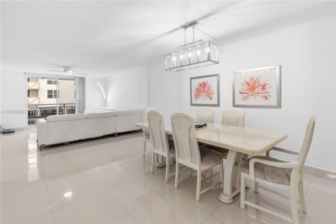 Copropriété à vendre à Hallandale Beach, Floride: 2 chambres, 111.48 m2 № 2252951 - photo 16