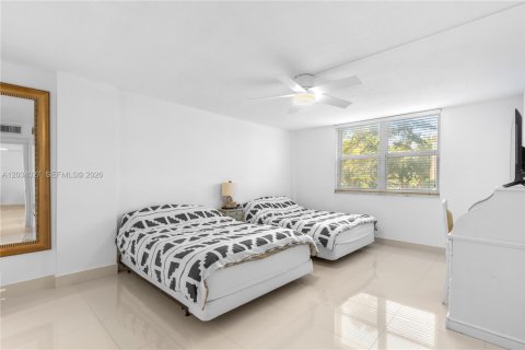 Copropriété à vendre à Hallandale Beach, Floride: 2 chambres, 111.48 m2 № 2252951 - photo 10