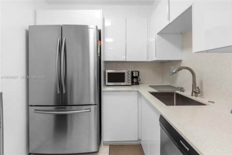Copropriété à vendre à Hallandale Beach, Floride: 2 chambres, 111.48 m2 № 2252951 - photo 2