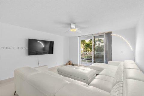 Copropriété à vendre à Hallandale Beach, Floride: 2 chambres, 111.48 m2 № 2252951 - photo 18