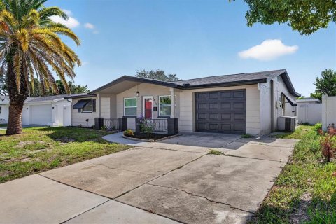 House in Holiday, Florida 3 bedrooms, 105.63 sq.m. № 2360452